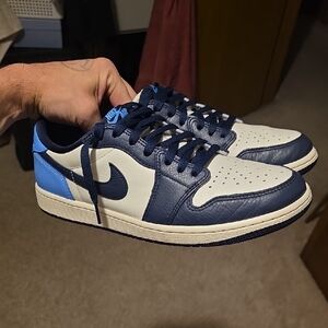 Nike Men's Navy and Light Blue Sneakers